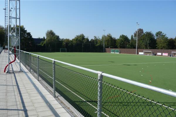 Aménagement terrain de hockey synthétique semi mouillé et 3 terrain de tennis Redcourt - Sportinfrabouw NV